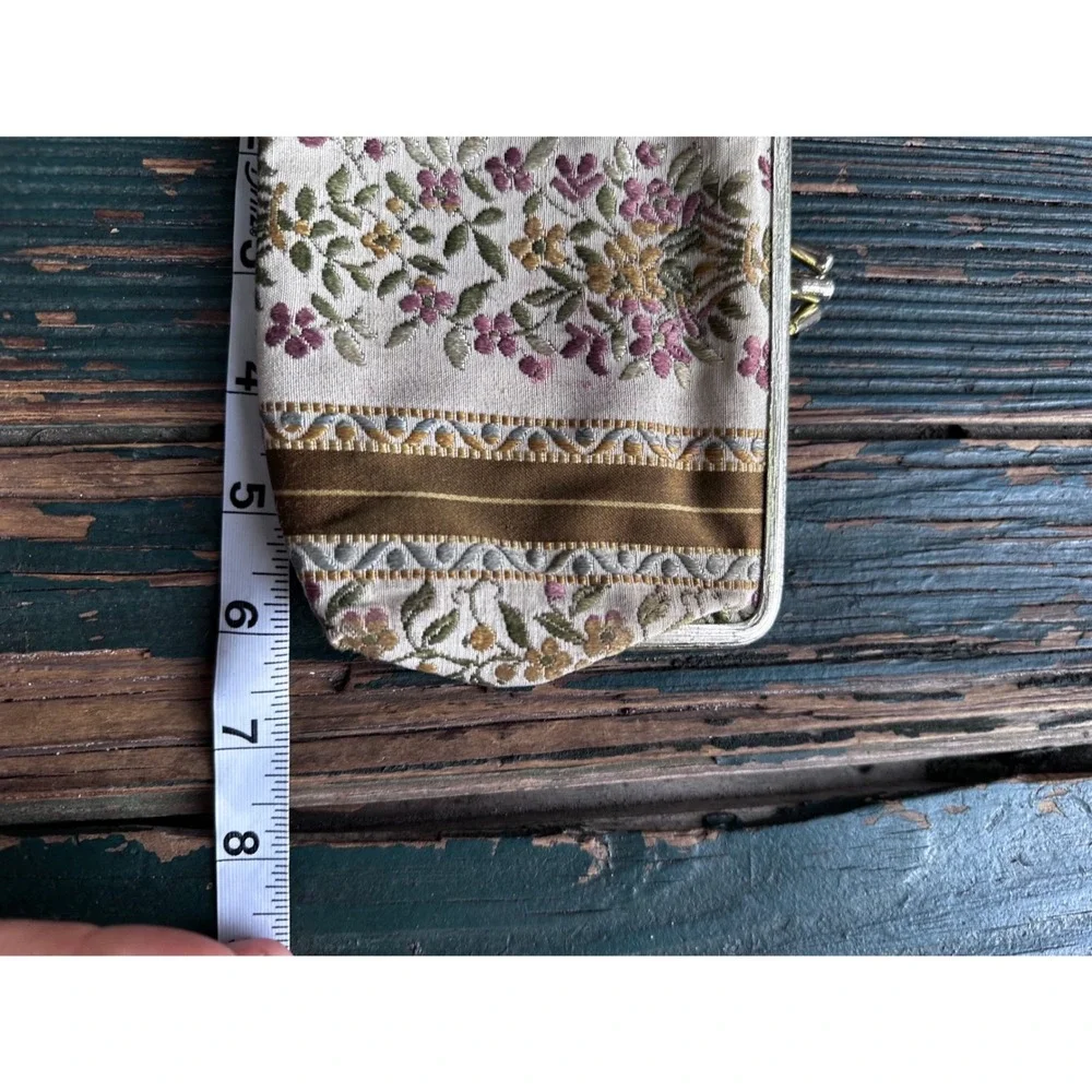 Vintage Tapestry Kiss Lock Coin Purse Floral Embroidered Small Clutch Bag Brown